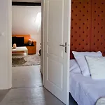 לינה וארוחת בוקר L'atrium 3*