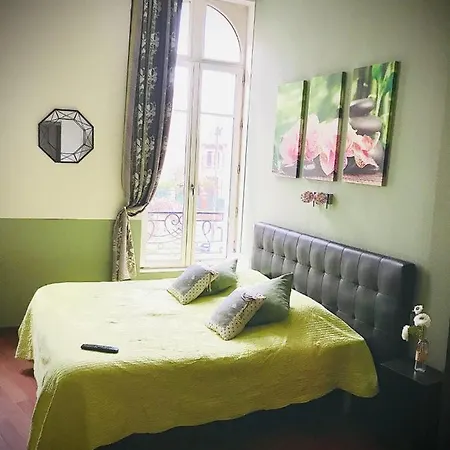 לינה וארוחת בוקר L'atrium 2*
